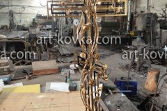 krest-zolotoy-s-rozami